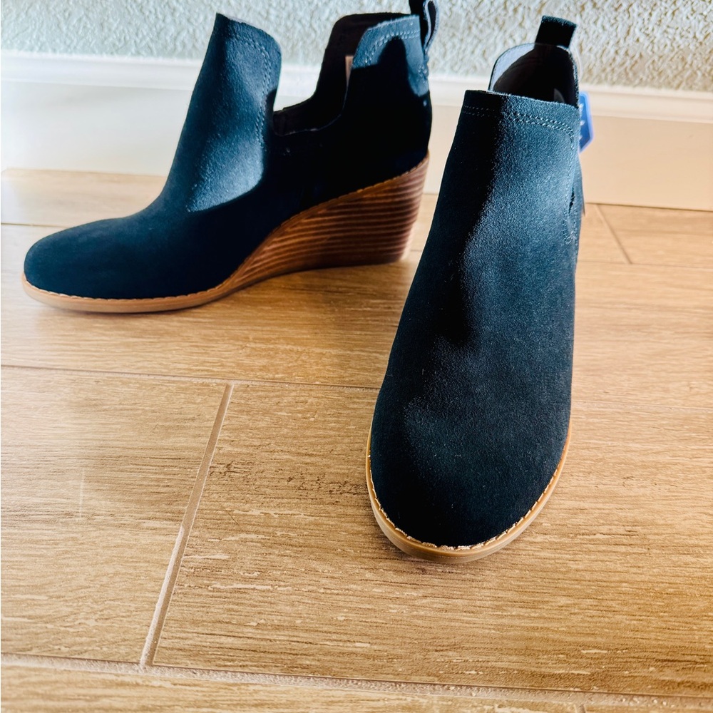Toms Kallie Boots. Black suede. New with tags.